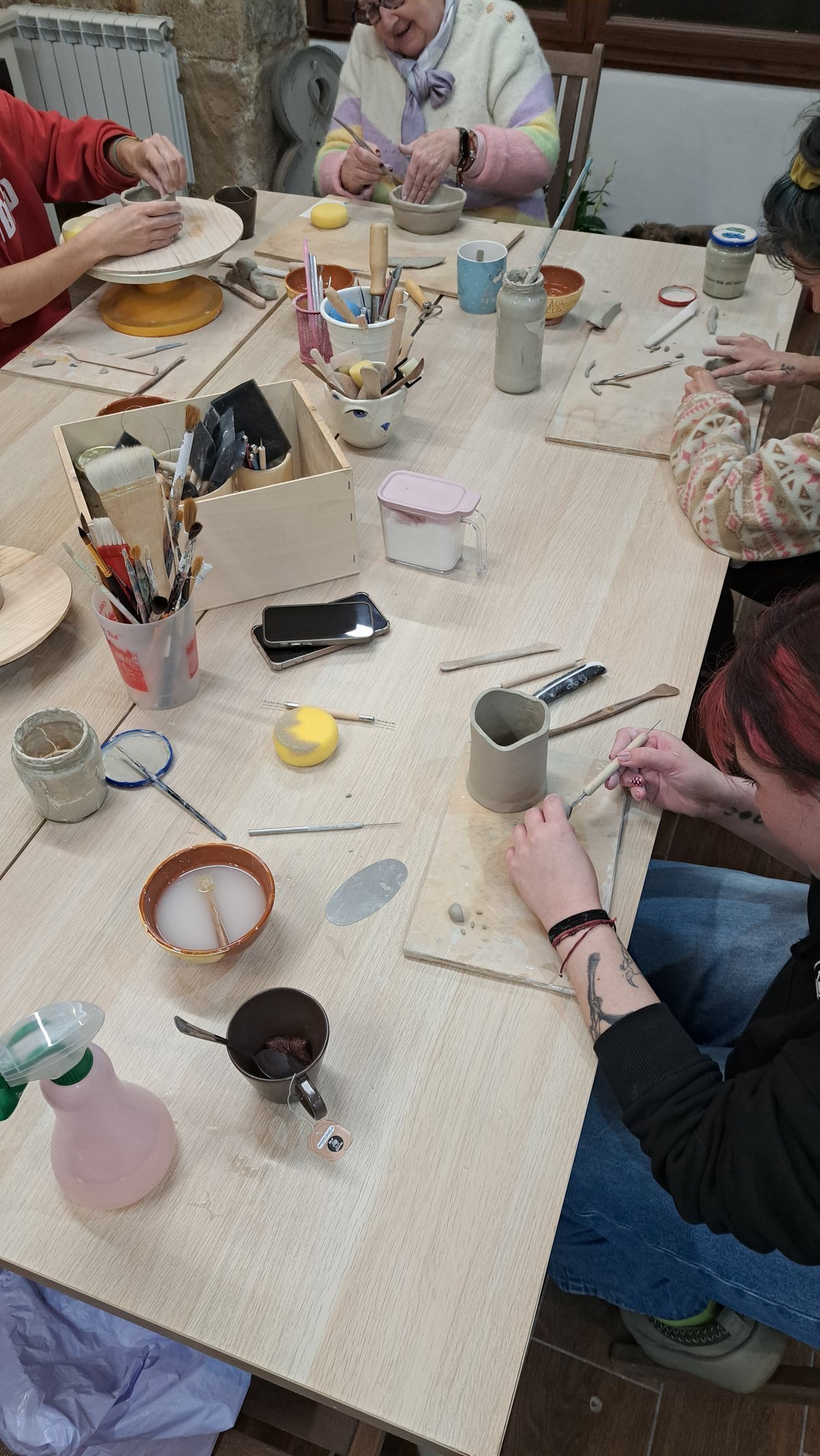 Clases de cerámica en clases semanales